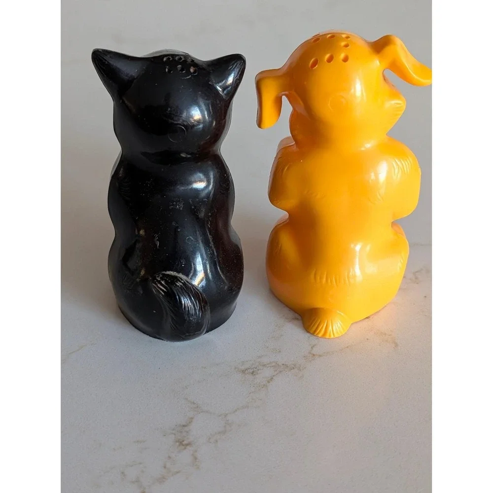The Unbranded Brand vintage plastic